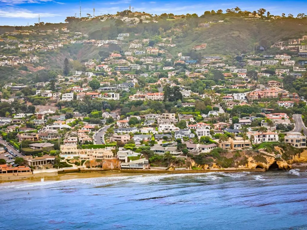 https://cdn.realtyfeed.com/cdn/127/306503077/380b05fd82b10c938a63dce808fc452d.webp