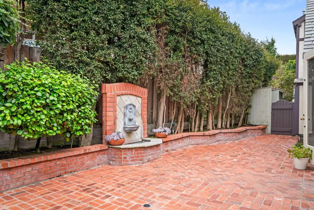 https://cdn.realtyfeed.com/cdn/127/306503077/5d820b9cc4c084bdea1a46d167dacb92.webp