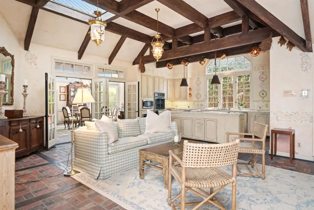 https://cdn.realtyfeed.com/cdn/127/306503077/8a5a47f6e3e4011caa81c18cbe3ef346.webp
