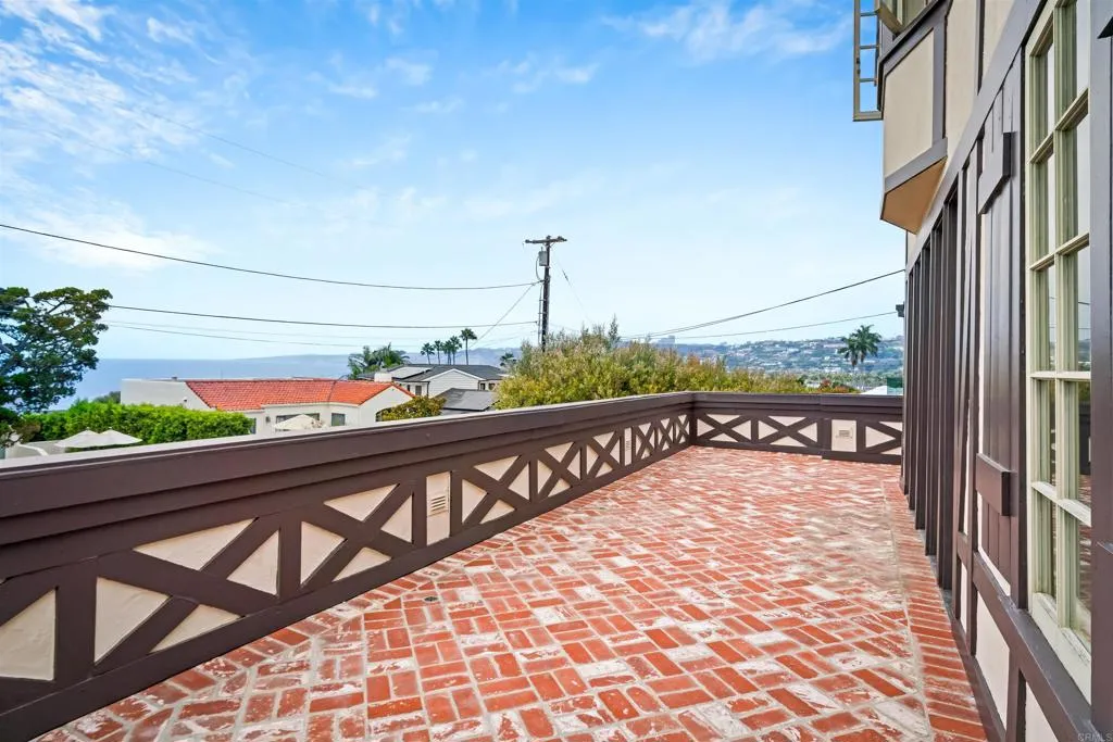https://cdn.realtyfeed.com/cdn/127/306503077/8df62f7fa2f239a94168f1a8dff7485b.webp