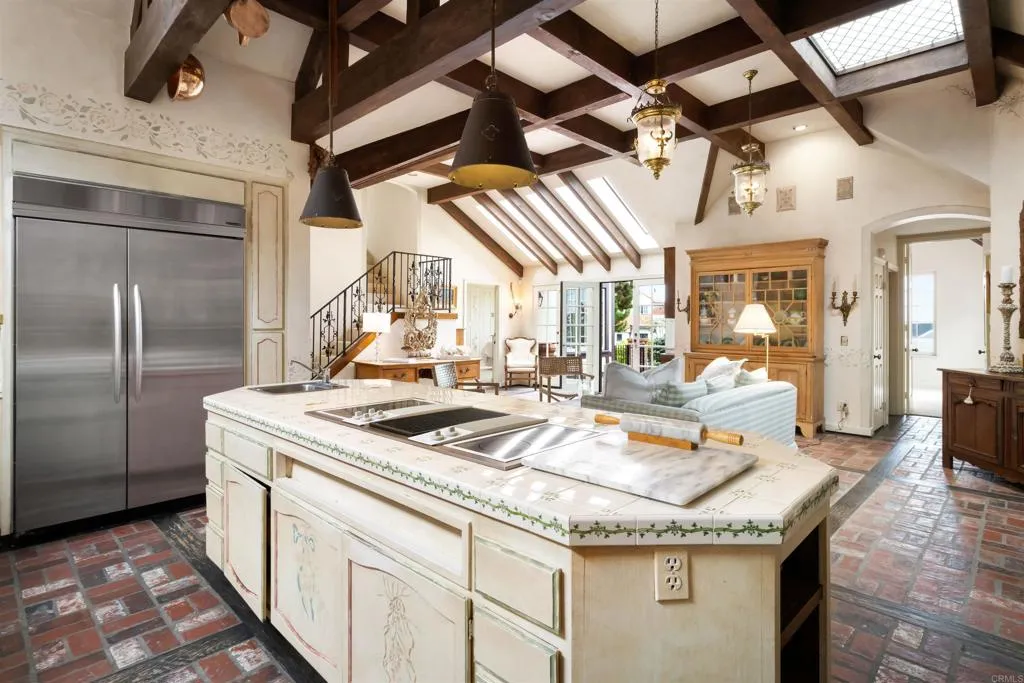 https://cdn.realtyfeed.com/cdn/127/306503077/a8a6d13f320f37a0287c2dd26e33fa20.webp