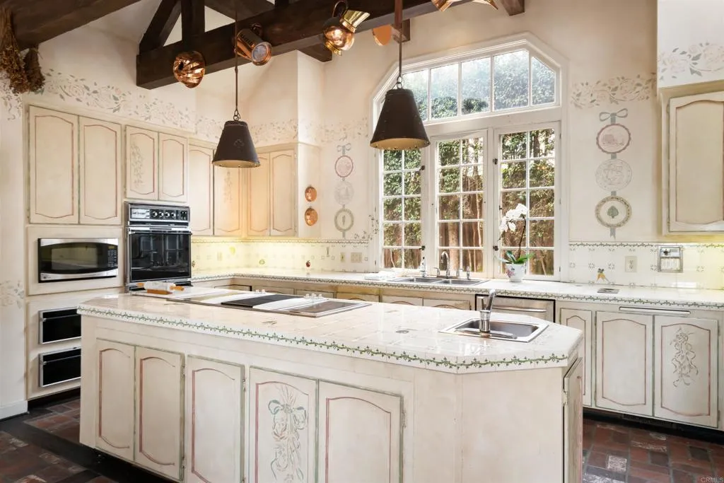 https://cdn.realtyfeed.com/cdn/127/306503077/add13fd80551d34047f518dfe29eb7cf.webp