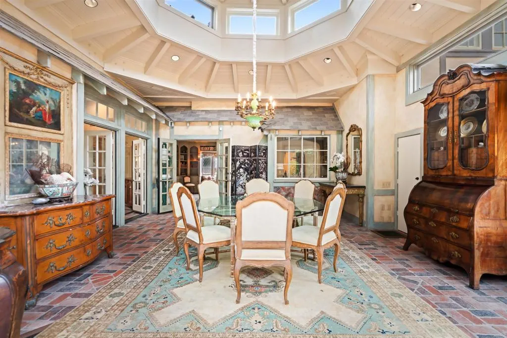 https://cdn.realtyfeed.com/cdn/127/306503077/c32eb35bce9ad25273ab77cba0553dd9.webp