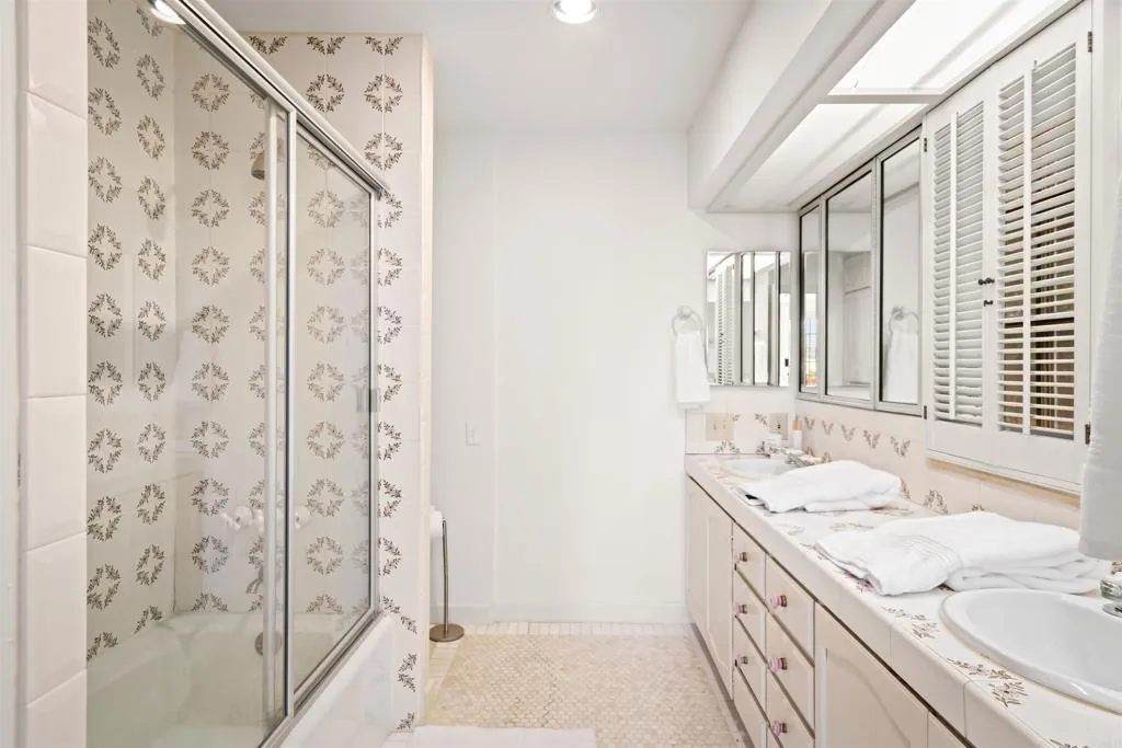 https://cdn.realtyfeed.com/cdn/127/306503077/e8f80a2422287214edc9dd37a12daea8.webp