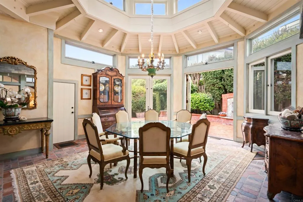 https://cdn.realtyfeed.com/cdn/127/306503077/ec947d7988793adb1d26fad3c81a326a.webp