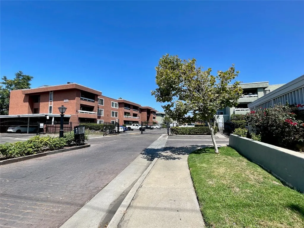 MLS: PT25168366 Condo For Sale