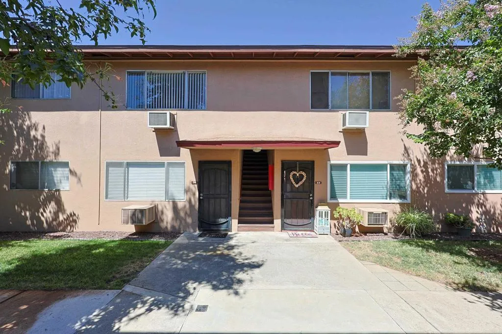 MLS: PTP2505695 Condo For Sale