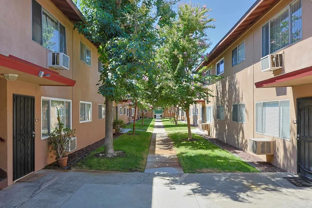Photo #2: PTP2505695 Listing 