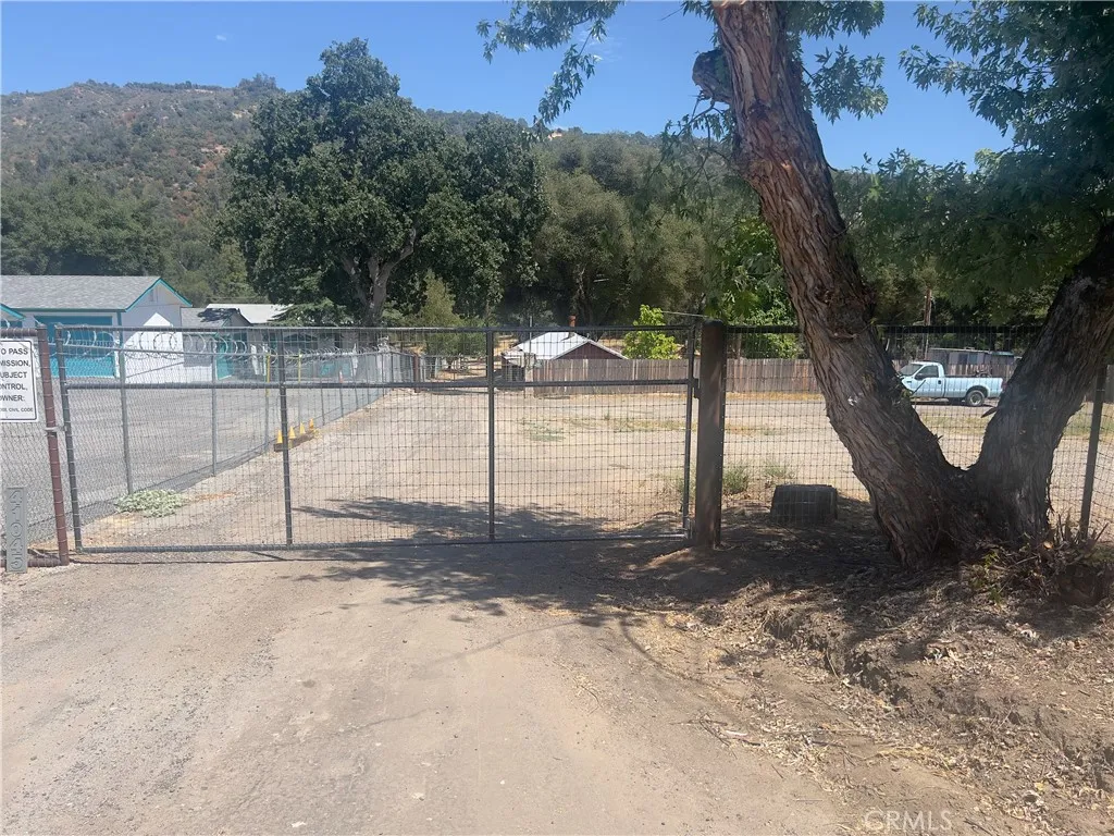 41045 Highway 41, Oakhurst, CA 93644 - Photo 2 of 12, Oakhurst, CA