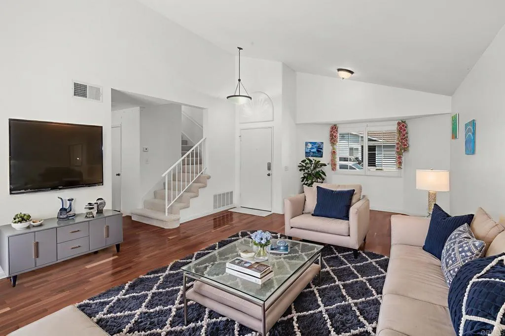 https://cdn.realtyfeed.com/cdn/127/306503430/04ff3ee206f2d80b06f1b74a90db7728.webp