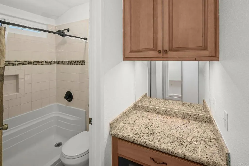 https://cdn.realtyfeed.com/cdn/127/306503430/70bc540f843ffe40bc546b6fb4c59cc2.webp