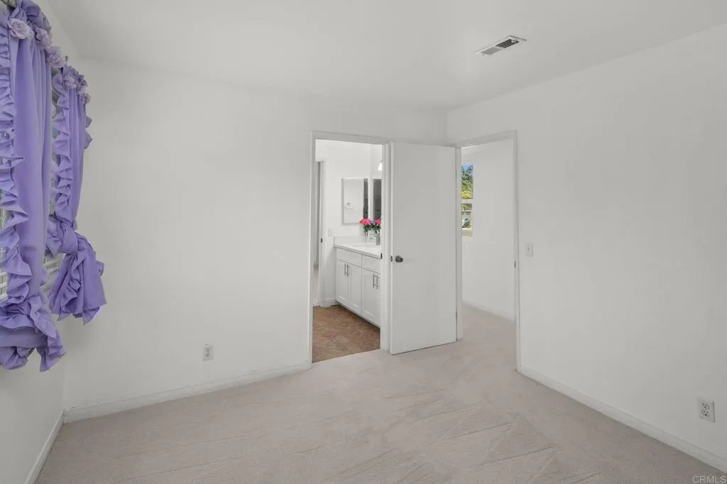 https://cdn.realtyfeed.com/cdn/127/306503430/9676a4c7bf4472f087bcd15bd44a265f.webp