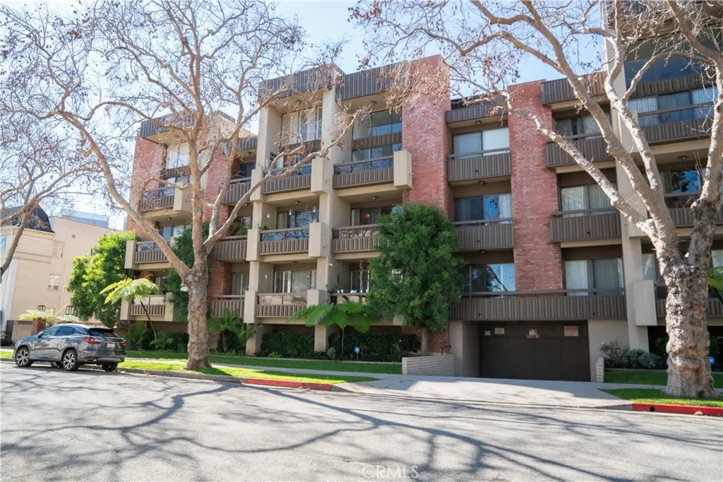 141 S Linden Drive Unit 203, Beverly Hills, CA 90212