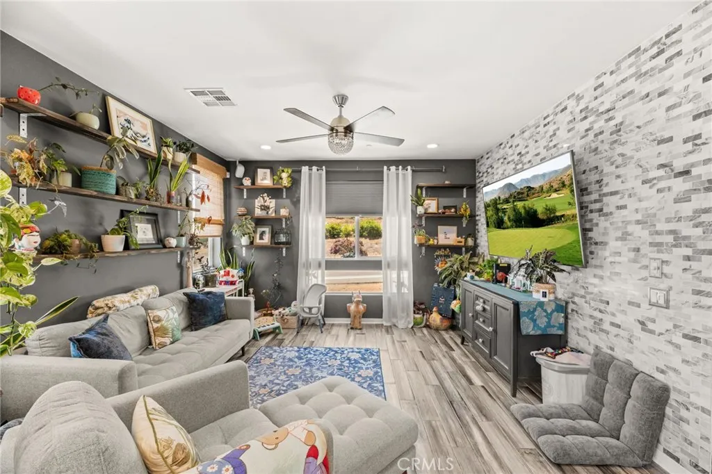 https://cdn.realtyfeed.com/cdn/127/306504026/3840301914df534a92adf1859697e607.webp