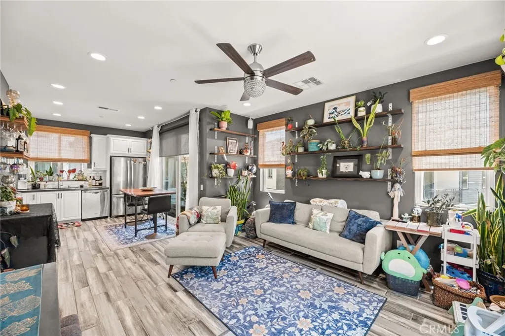 https://cdn.realtyfeed.com/cdn/127/306504026/5cc7faeb4190b5cca3c90971a3e5467a.webp