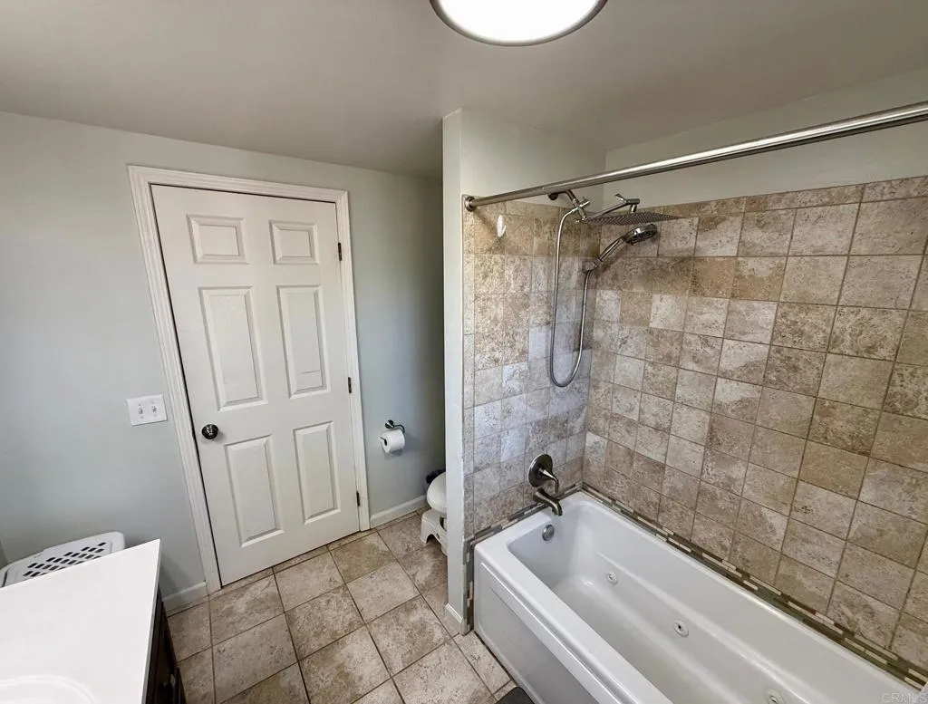 https://cdn.realtyfeed.com/cdn/127/306504041/2bdd6c311de73e4ec9e82c0b7d7842b5.webp