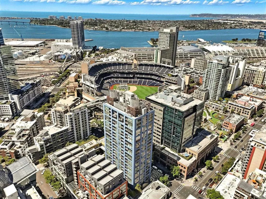 MLS: PTP2505718 Condo For Sale