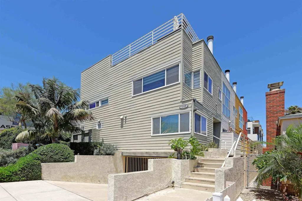 MLS: PTP2505725 Condo For Sale