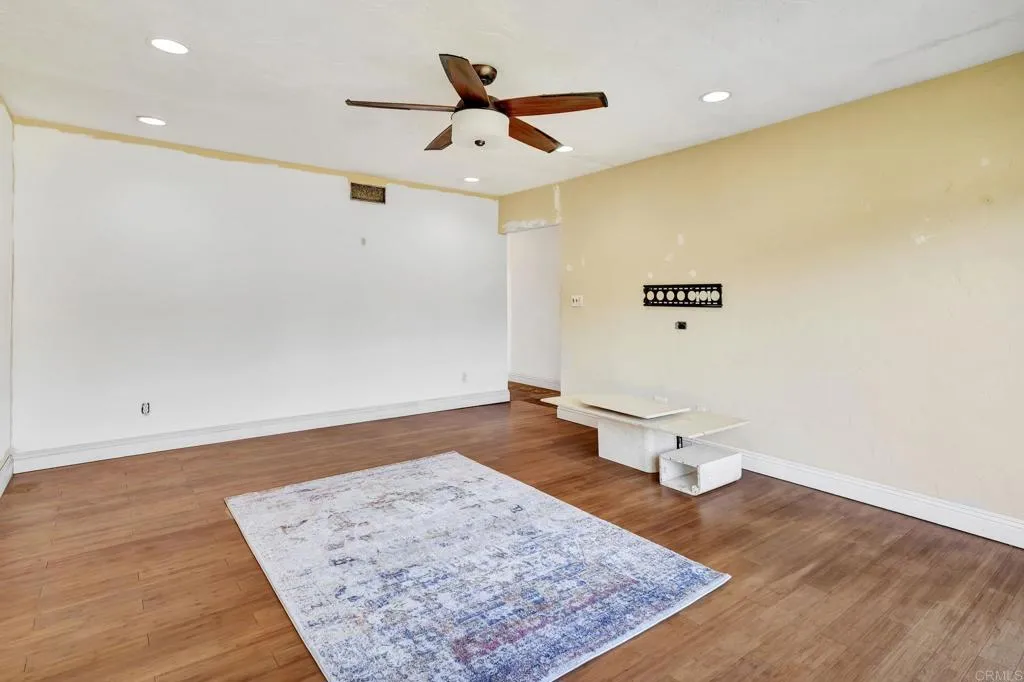 https://cdn.realtyfeed.com/cdn/127/306504472/1a88fb0a8a8ea1bc7ad26ef52c34748e.webp