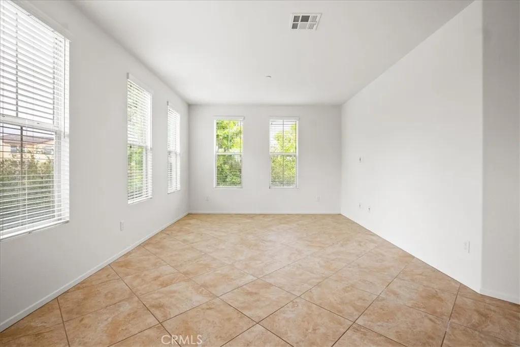 Photo #6: WS25169810 Listing 