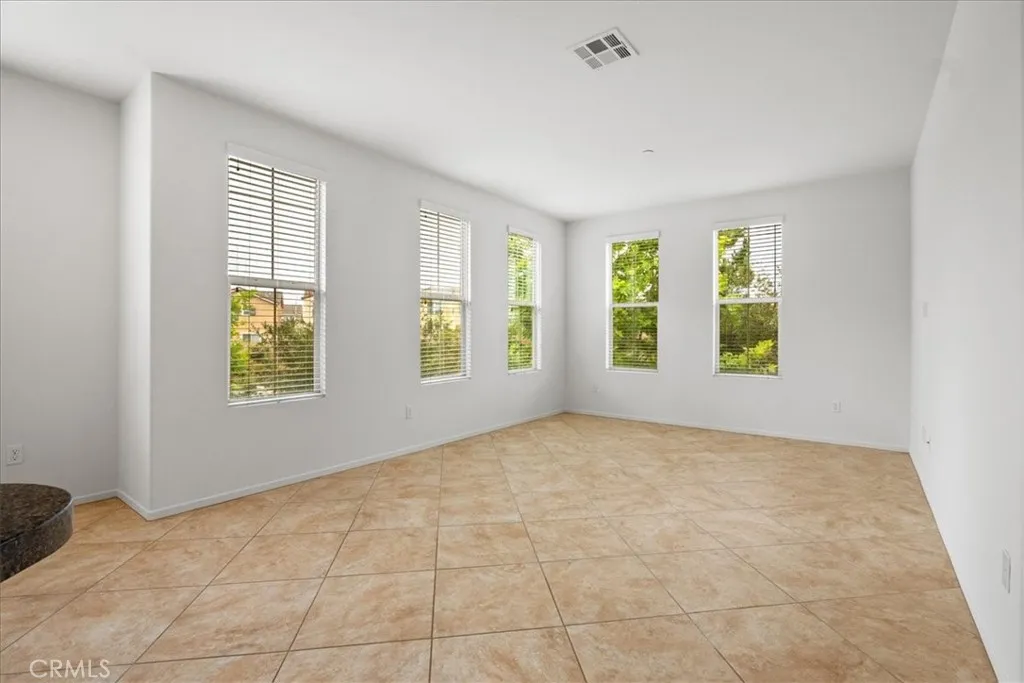 Photo #5: WS25169810 Listing 