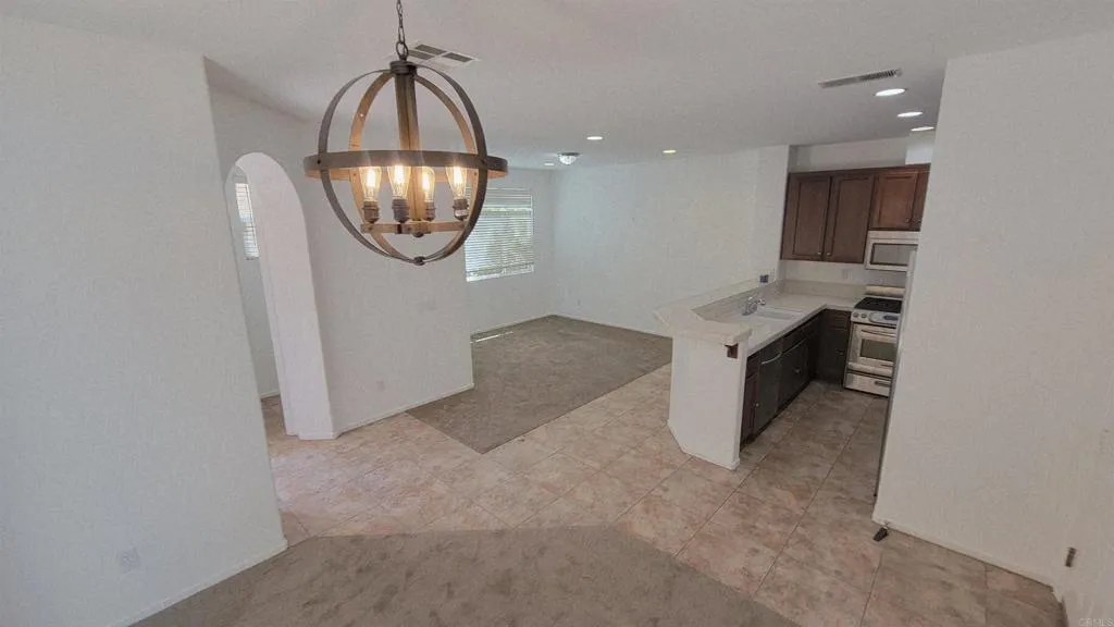 https://cdn.realtyfeed.com/cdn/127/306504692/a9a61792922b3a6a7f23e716525bb289.webp