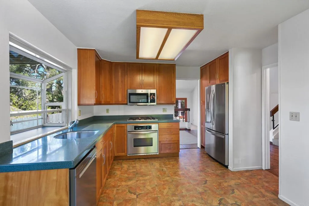 https://cdn.realtyfeed.com/cdn/127/306504748/ff94cf3b8c52c7e181dda29a8663fded.webp