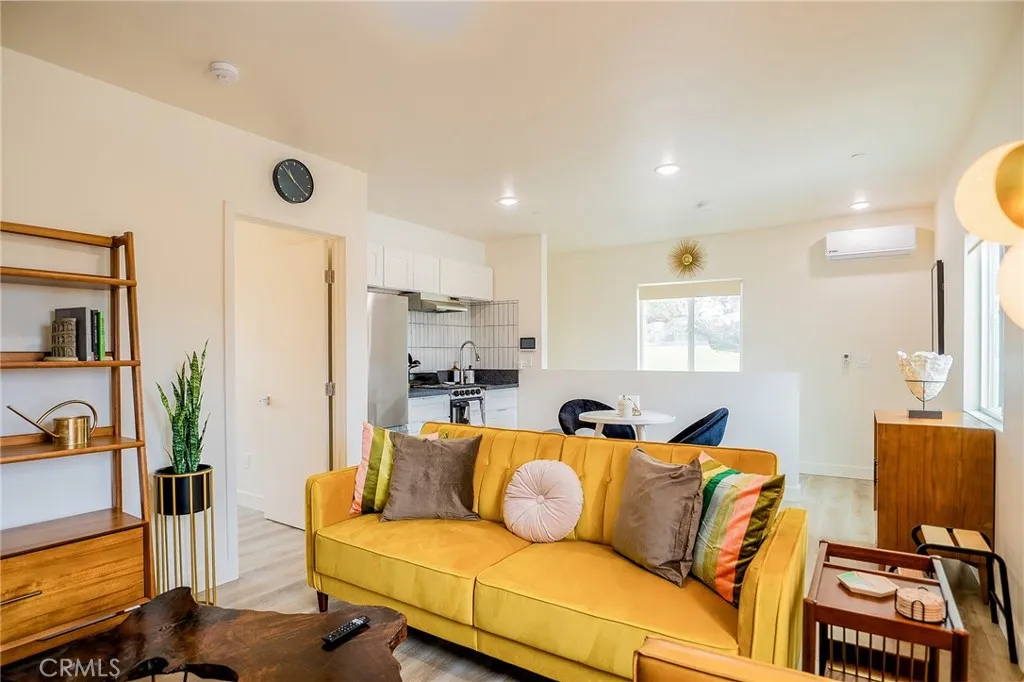 https://cdn.realtyfeed.com/cdn/127/306504877/1bc5f21f678002d1066bd074d9302c6c.webp