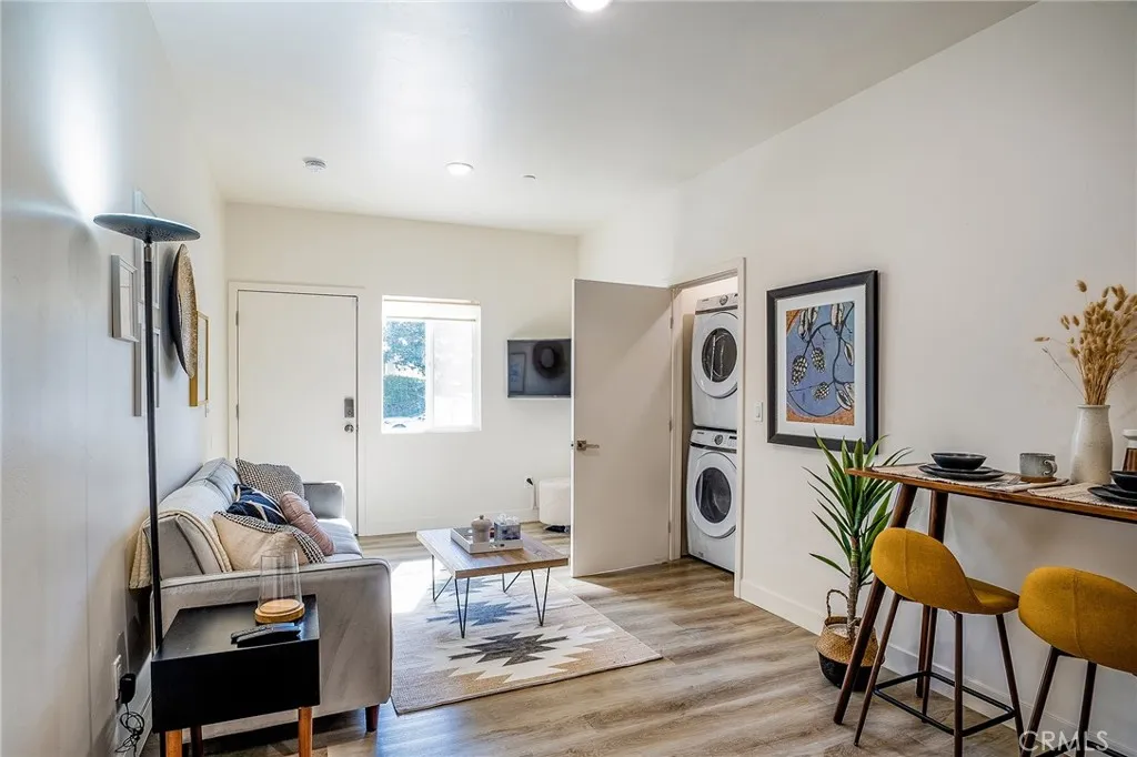 https://cdn.realtyfeed.com/cdn/127/306504877/37b5cf0fc8667430a35c8d1759983471.webp