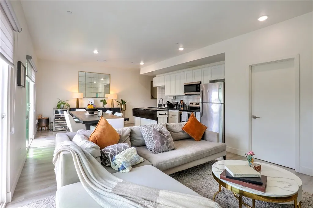 https://cdn.realtyfeed.com/cdn/127/306504877/7c1eb4d4ba462eaa60e02a5775412222.webp