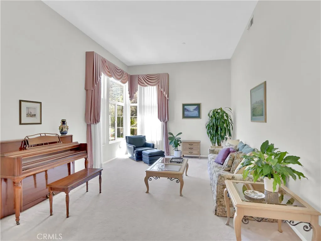 https://cdn.realtyfeed.com/cdn/127/306505010/8d6a147a0246981d009ec9773755feae.webp