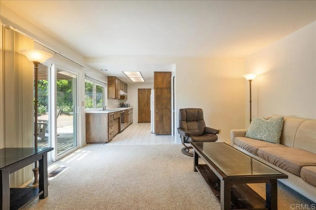 https://cdn.realtyfeed.com/cdn/127/306505166/cb9bec2edc2be1a11ec65b4a1a3a9db8.webp