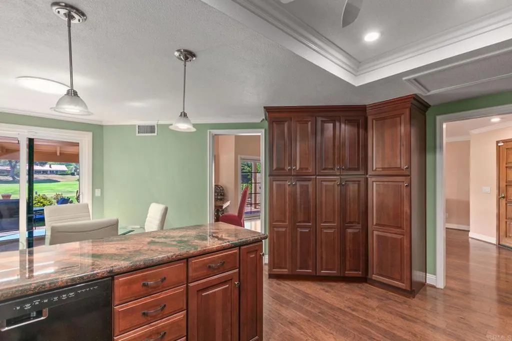 https://cdn.realtyfeed.com/cdn/127/306505364/f55edfbde00b43fd88567313973e9fe6.webp