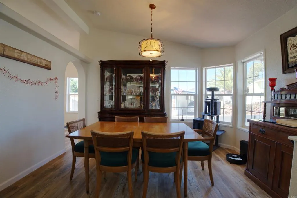 https://cdn.realtyfeed.com/cdn/127/306505458/1127f60300b8d08f0195309e5501216e.webp