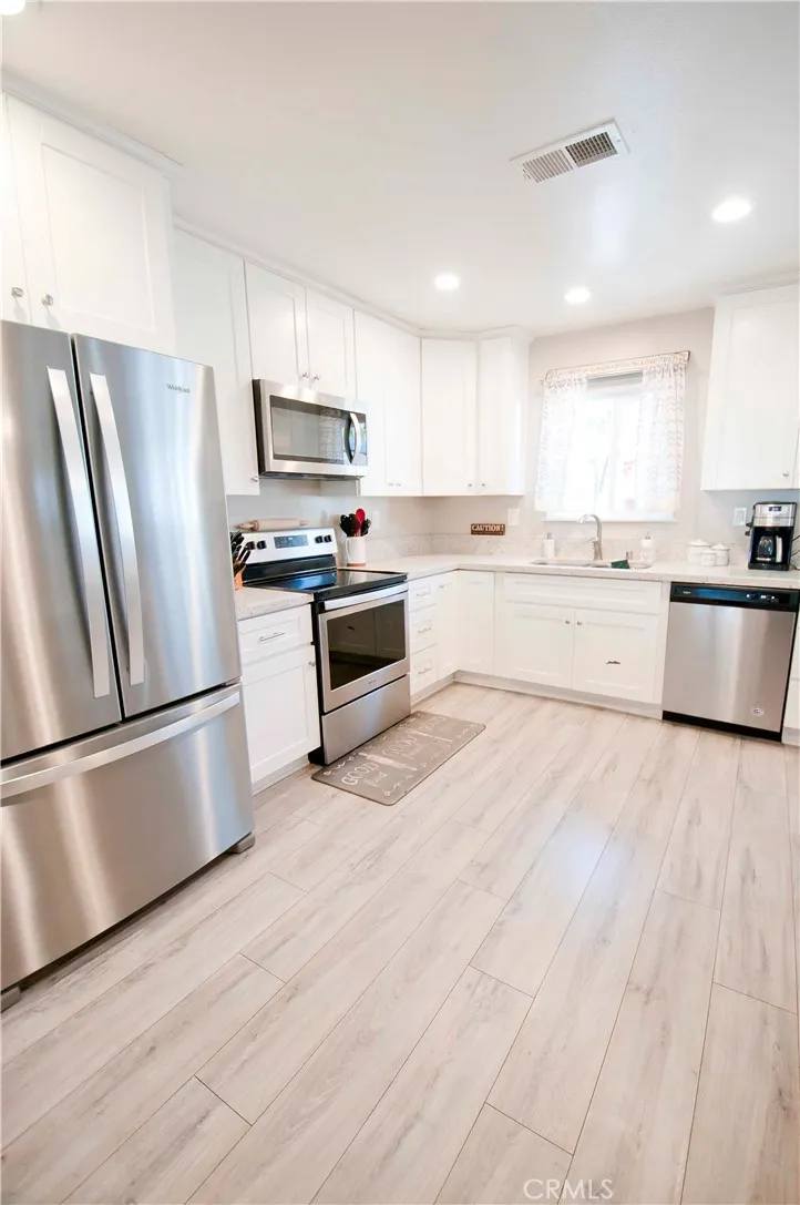 https://cdn.realtyfeed.com/cdn/127/306505598/45b4a6788e479e84f9cba282db233fd4.webp