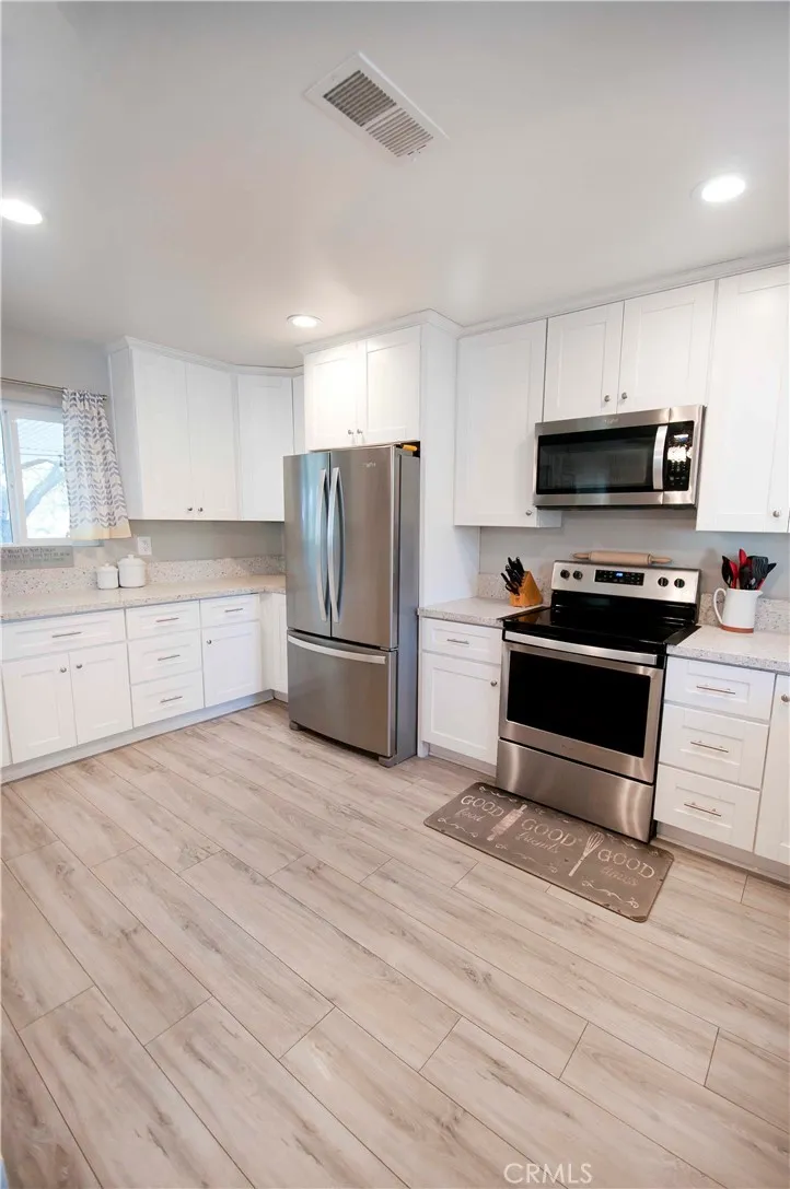 https://cdn.realtyfeed.com/cdn/127/306505598/8d2f95a7f5068cb73218c6c969f68fd5.webp