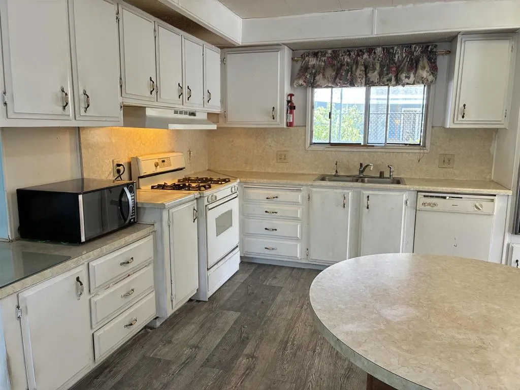 https://cdn.realtyfeed.com/cdn/127/306505713/37e07d806b803f941ed9d5f11cb07541.webp