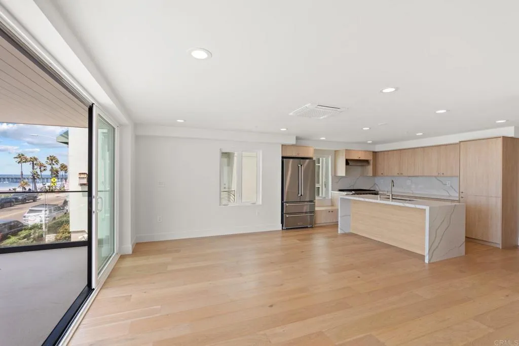 https://cdn.realtyfeed.com/cdn/127/306505724/a7e1bc5a72ec89f99b8b18647bffff21.webp