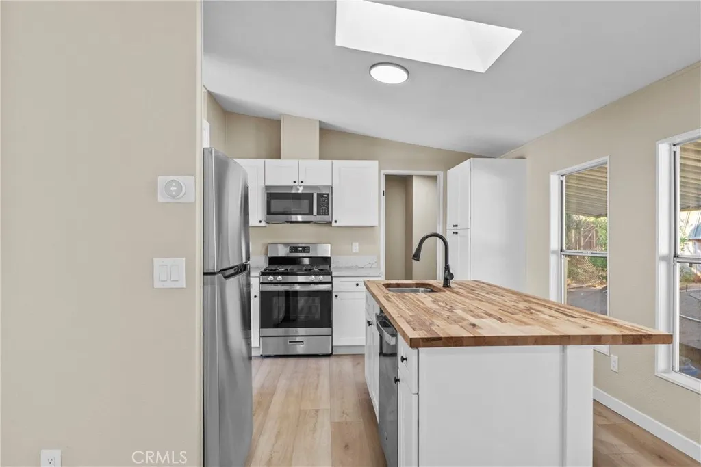 https://cdn.realtyfeed.com/cdn/127/306505777/94339eed23e60bc7087dcc4326bb905d.webp