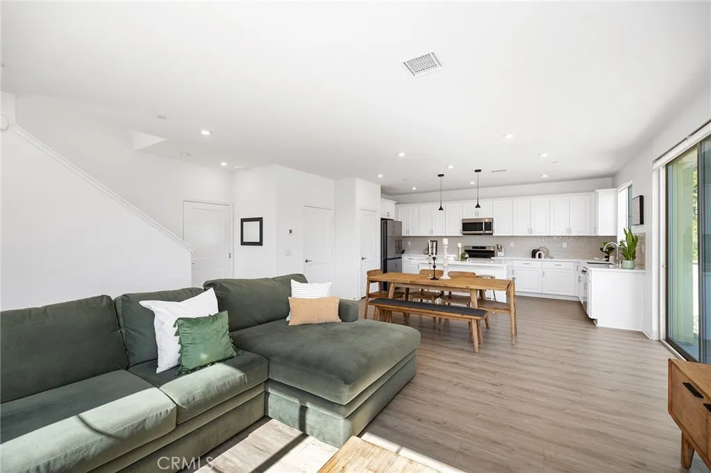 Photo #6: ND25169515 Listing 