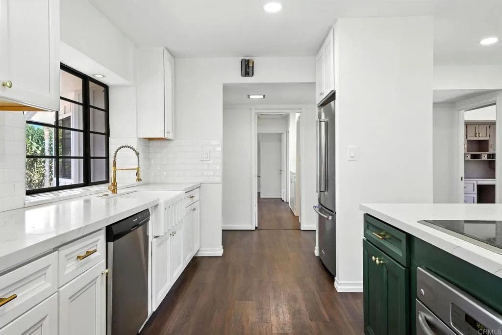 https://cdn.realtyfeed.com/cdn/127/306505873/42f9a19bb4e2746aeebcd65daa0c43cd.webp