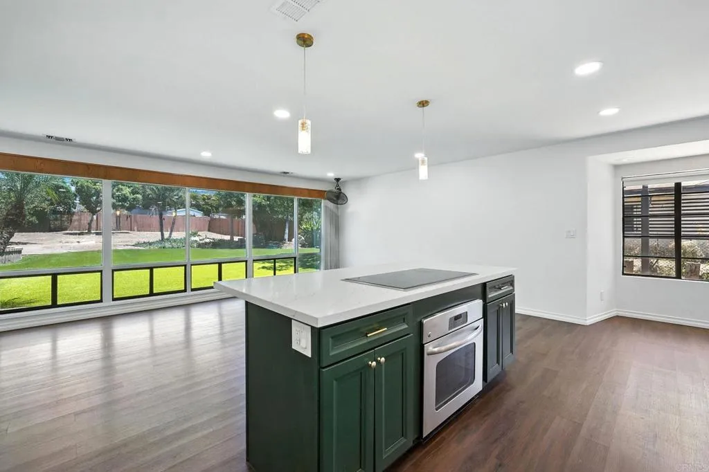 https://cdn.realtyfeed.com/cdn/127/306505873/a51b609c23e72359c8e4f74fd1a090c2.webp