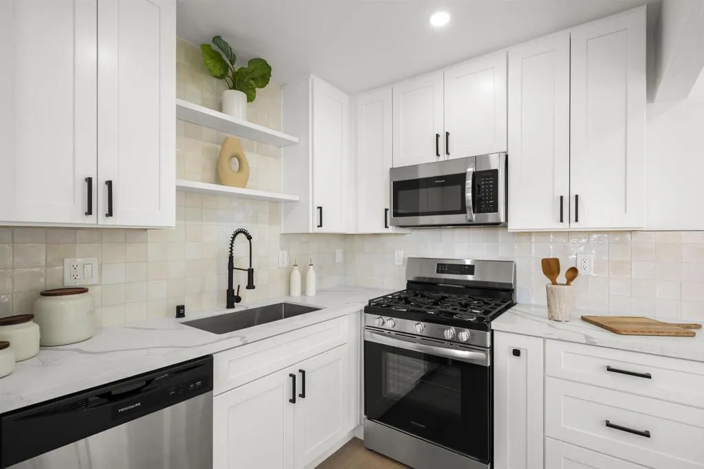 https://cdn.realtyfeed.com/cdn/127/306505943/72bc3e4f2217f4d1967a89dda8791a6e.webp