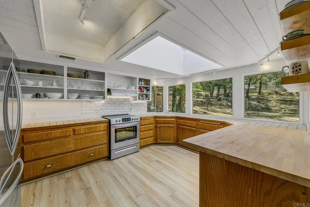 https://cdn.realtyfeed.com/cdn/127/306506072/0866628bc2152b3ed8295ad7b4c02ff1.webp