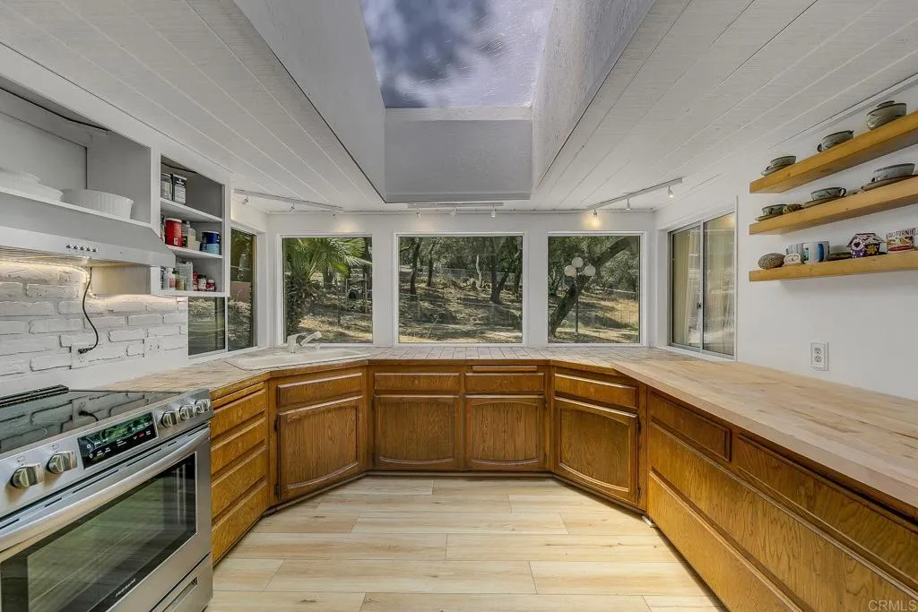 https://cdn.realtyfeed.com/cdn/127/306506072/68428e8309000bd315602155bb2716e8.webp