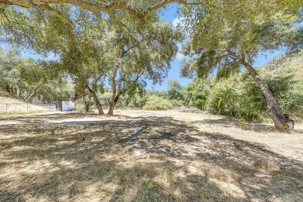https://cdn.realtyfeed.com/cdn/127/306506072/7c464c7b6f069e20429b6e39f19588b7.webp