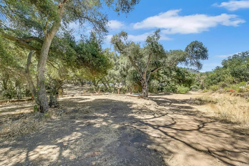 https://cdn.realtyfeed.com/cdn/127/306506072/de1d92d181bd0a6c3b335a2cfdcd3ba8.webp