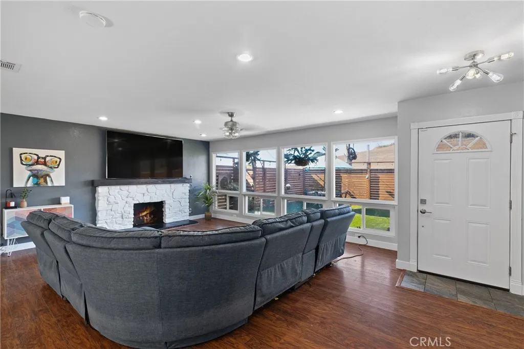 https://cdn.realtyfeed.com/cdn/127/306506268/6055841913fbefebf43134dba93fdc87.webp