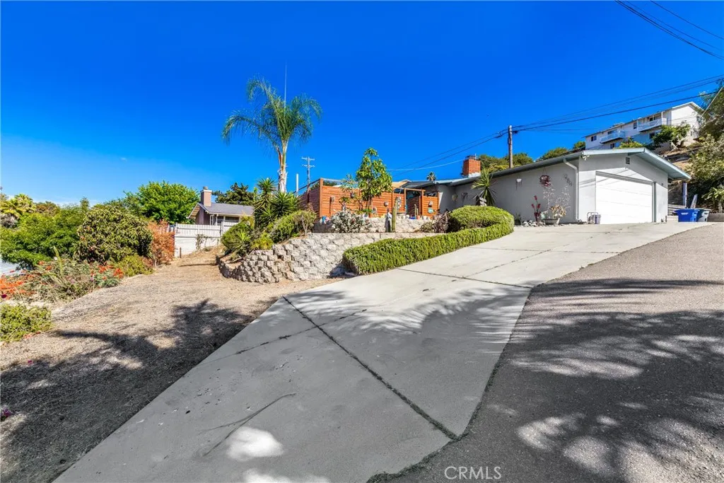 https://cdn.realtyfeed.com/cdn/127/306506268/8b17a9e6457650f559f107113f332fc0.webp