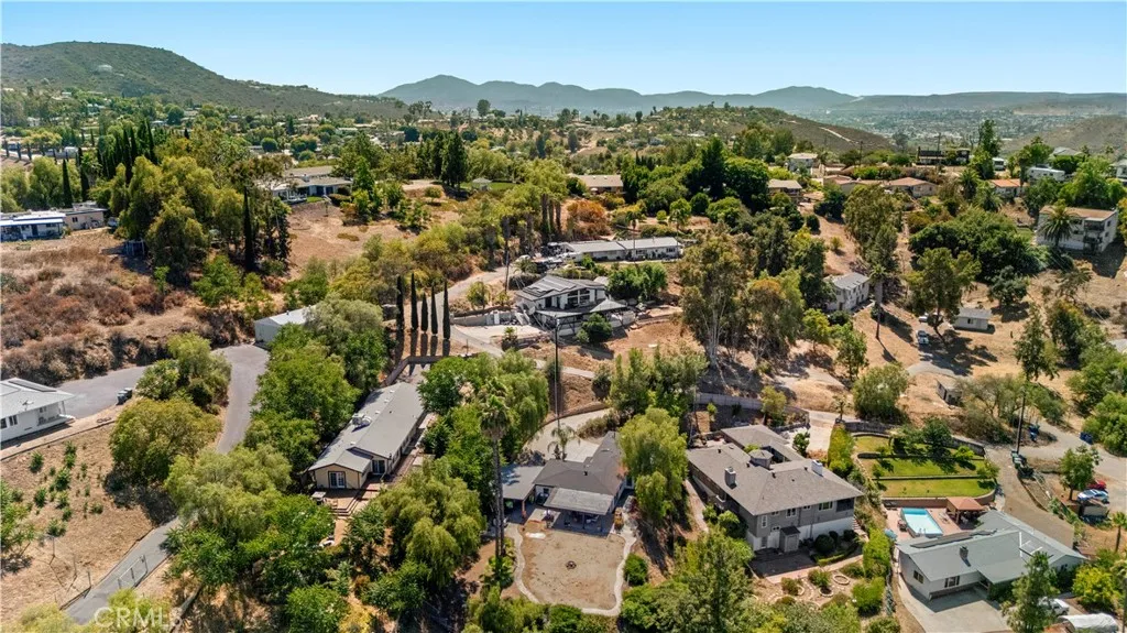 https://cdn.realtyfeed.com/cdn/127/306506270/33a559bece622ac4458c3fb2b522c894.webp